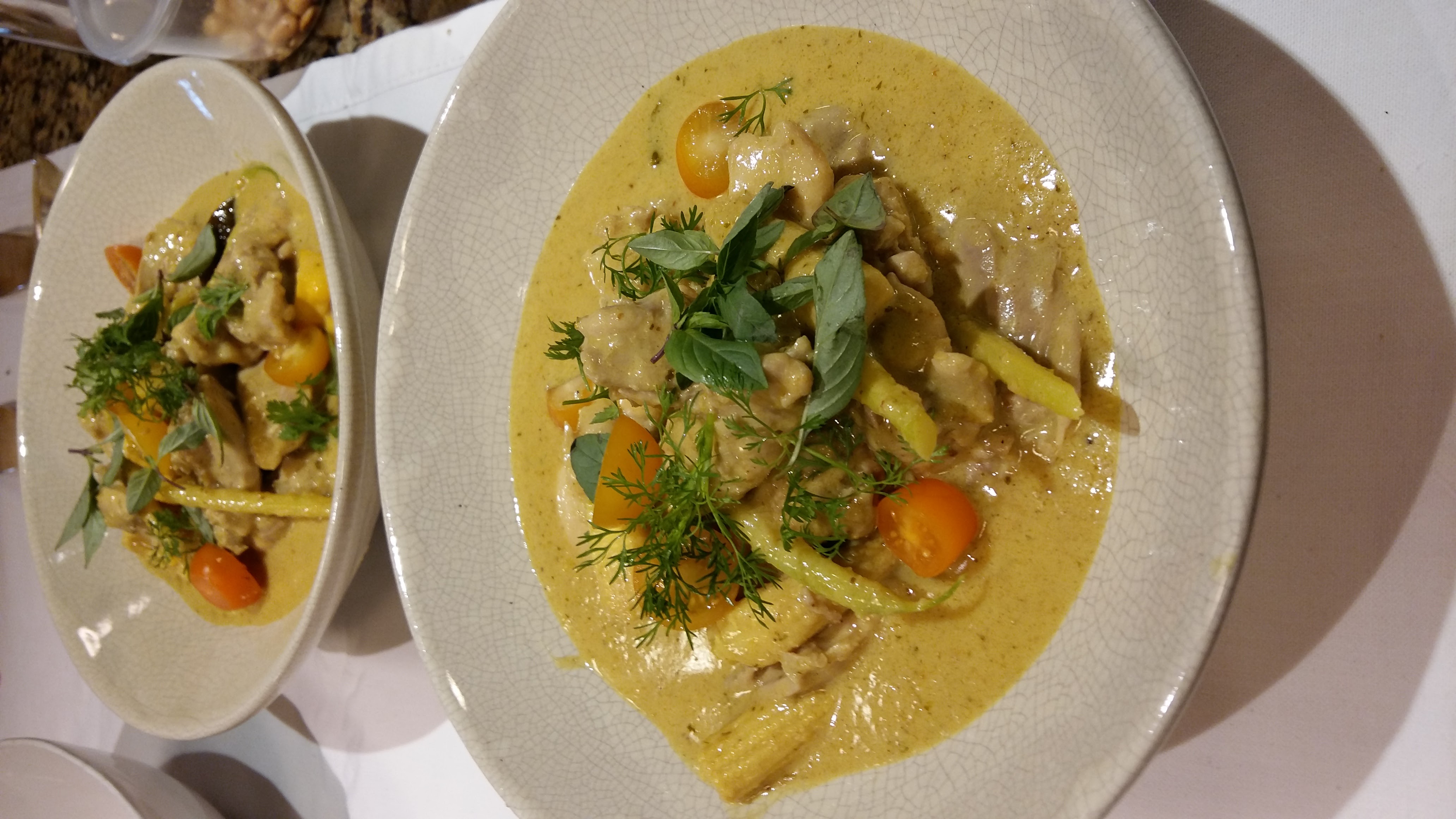 Thai curry plated for dietary-specialised dining